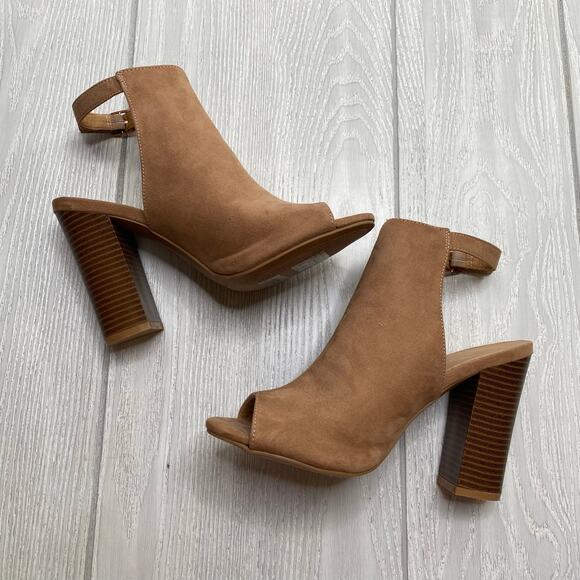 Lulus Women's Budding Romance Tan Stacked Heel Peep Toe Heels Size 9 - Picture 3 of 11